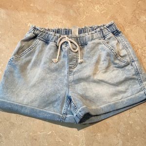 GIRLS OR WOMENS JEAN SHORTS